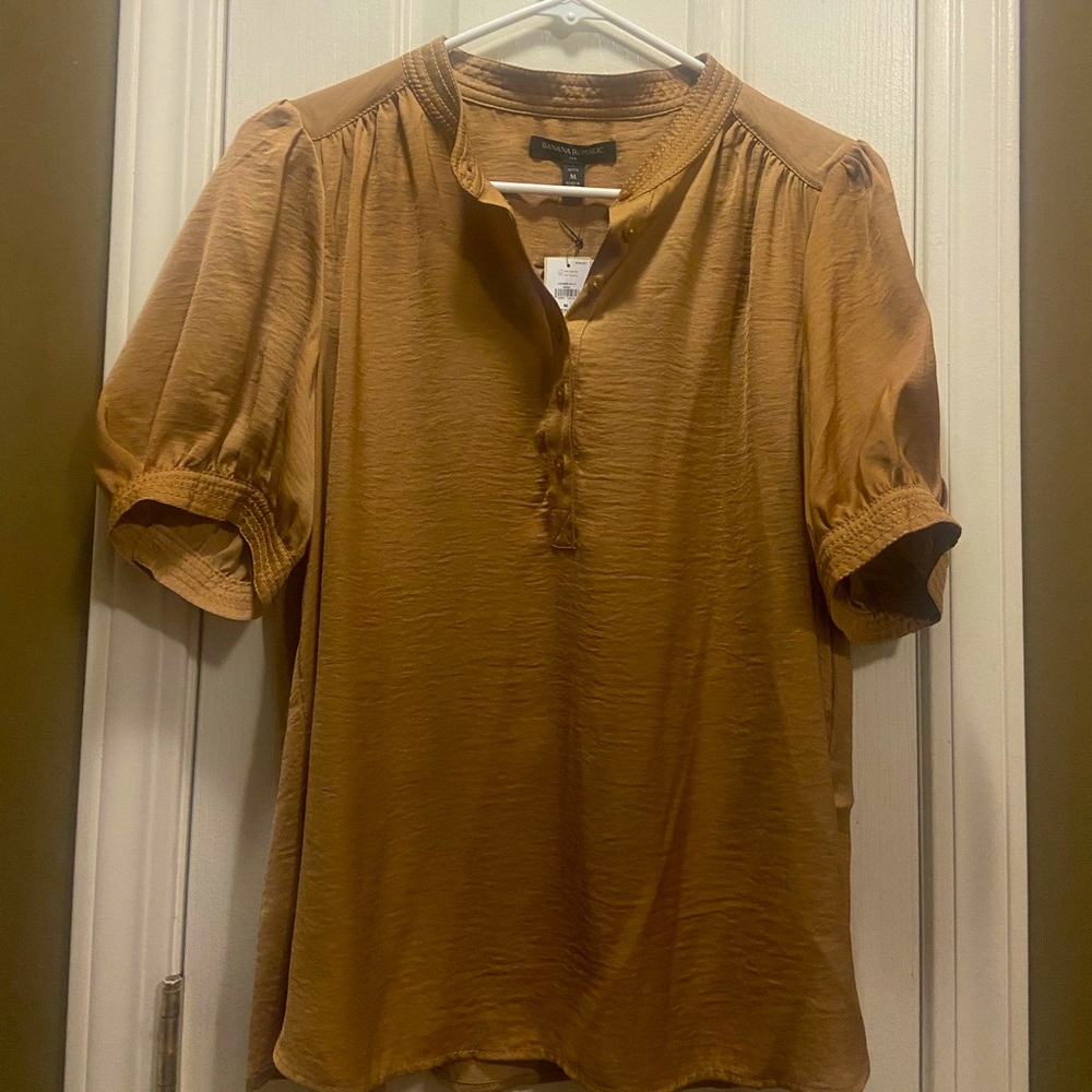 Banana Republic blouse 🧡